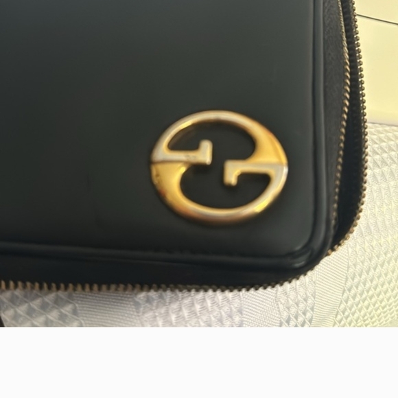 Vintage GUCCI Black Long Zip around wallet 16 card slots, 4 long slots - Picture 2 of 9